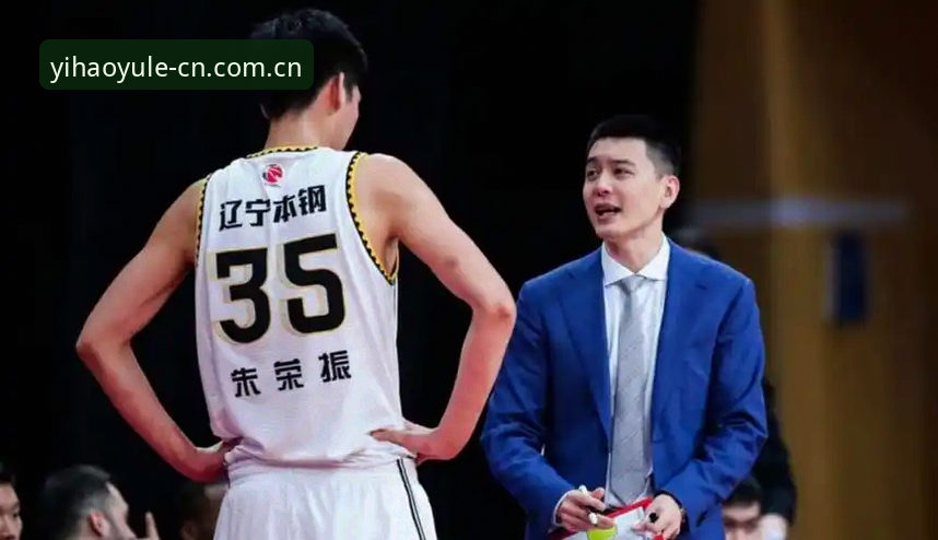 杨鸣点评C罗压力事件始末介绍